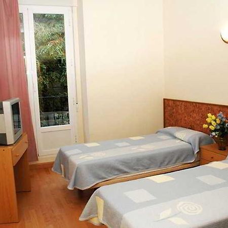 Hostal Camino Madrid Exterior photo