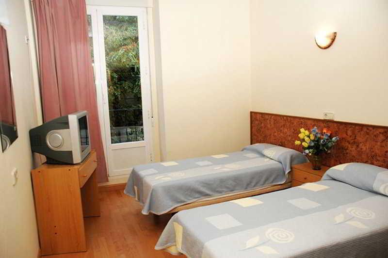 Hostal Camino Madrid Exterior photo